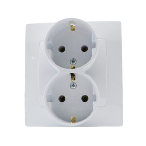 KÁRÓ földelt dupla dugalj komplett fehér