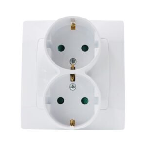 KÁRÓ földelt dupla dugalj gyermekvédelemmel komplett fehér