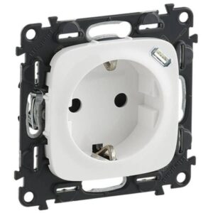 VALENA ALLURE 2P+F csatlalj+USB-C rugós 1,5A/5V-7,5W fehér