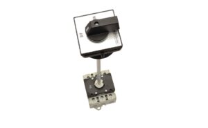 SZAKASZOLÓ KAPCSOLÓ 32A 3P 400V AJTÓKUPPLUNGGAL 64X64mm 7,5kW