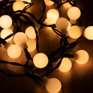 Xmas LED-es gömb ffényfüzér, 8m/100db melegfehér LED, állófényű, zöld vezeték, hálózati adapter, beltéri kivitel