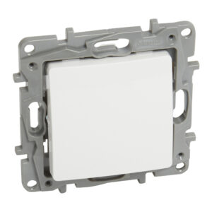 Legrand 764507 Niloé N101 egypólusú nyomó NO-NC 6A, fehér