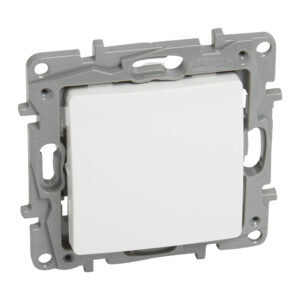 Legrand 764522 Niloé N101JF egypólusú váltóérintkezős nyomó jelzőfényes, fehér